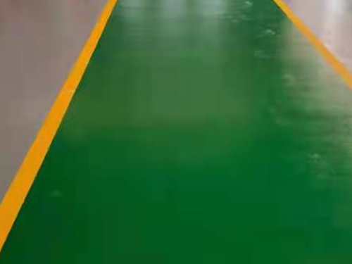 环氧地坪漆的耐化学腐蚀性：适用于化工厂房和实验室。