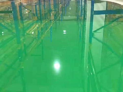 环氧地坪漆的自流平性能：确保地面平整度和美观度